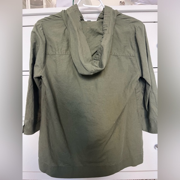 Light weight waiter sleeve shirt with hood and drawstring - Picture 3 of 3